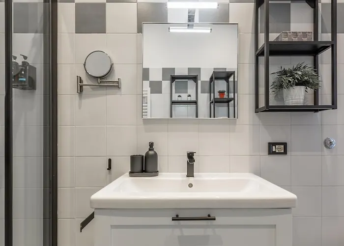 Imperium House - Con Giardino Privato, 3 Minuti Da Metro Piazza Bologna, A-c, Apartment Rome