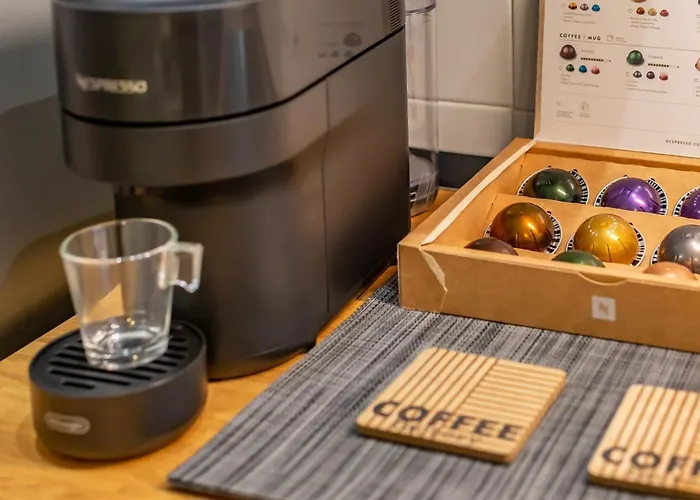 Apartment Imperium House - Con Giardino Privato, 3 Minuti Da Metro Piazza Bologna, A-c, Rome