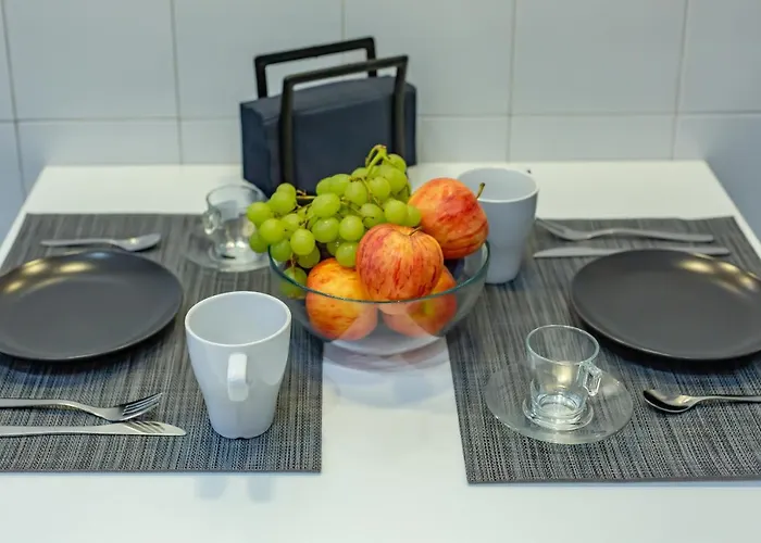 Apartment Imperium House - Con Giardino Privato, 3 Minuti Da Metro Piazza Bologna, A-c,