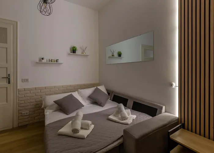 Imperium House - Con Giardino Privato, 3 Minuti Da Metro Piazza Bologna, A-c, Rome