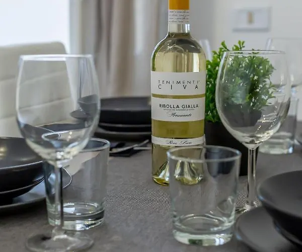 Imperium House - Con Giardino Privato, 3 Minuti Da Metro Piazza Bologna, A-c, Apartment Rome