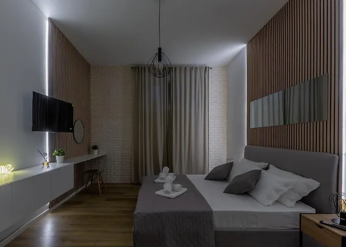 Imperium House - Con Giardino Privato, 3 Minuti Da Metro Piazza Bologna, A-c, *