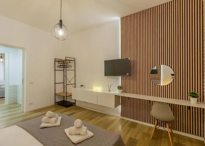 Imperium House - Con Giardino Privato, 3 Minuti Da Metro Piazza Bologna, A-c, *