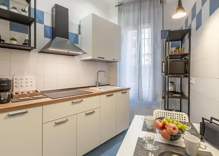 Apartment Imperium House - Con Giardino Privato, 3 Minuti Da Metro Piazza Bologna, A-c, Rome